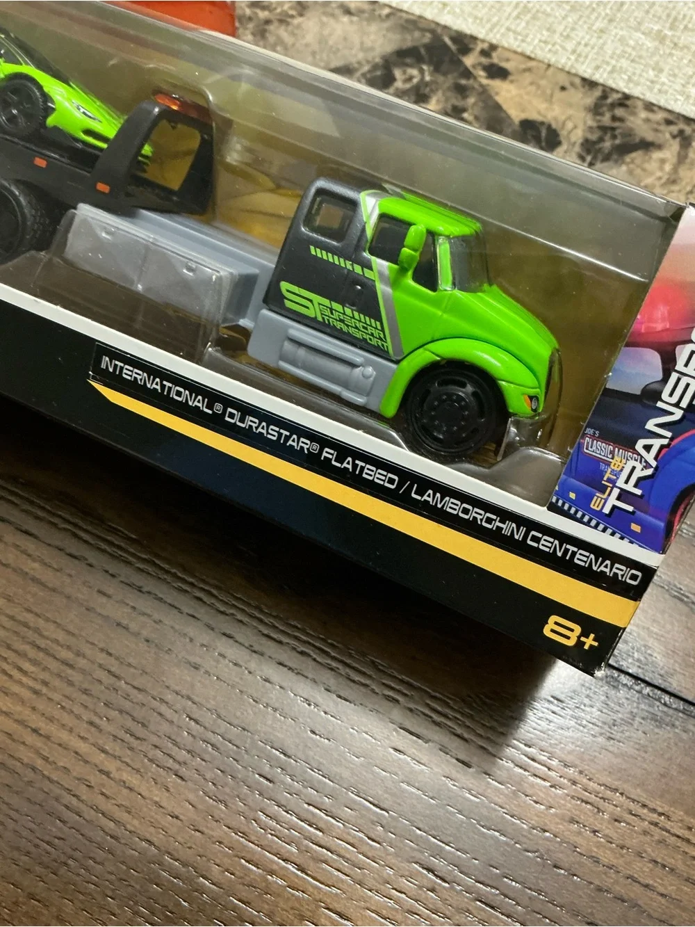 Maisto Design 1/64 Lamborghini Centenario with international Truck